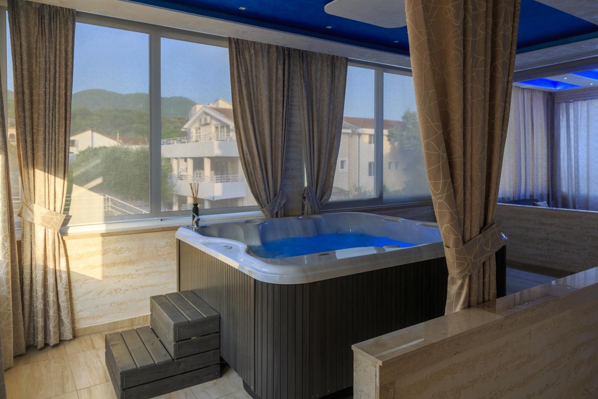 Hotel Maksim Herceg Novi Kültér fotó